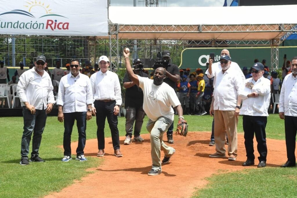 Vladimir y Grupo Rica son resaltados en inicio Béisbol RBI Villa Altagracia