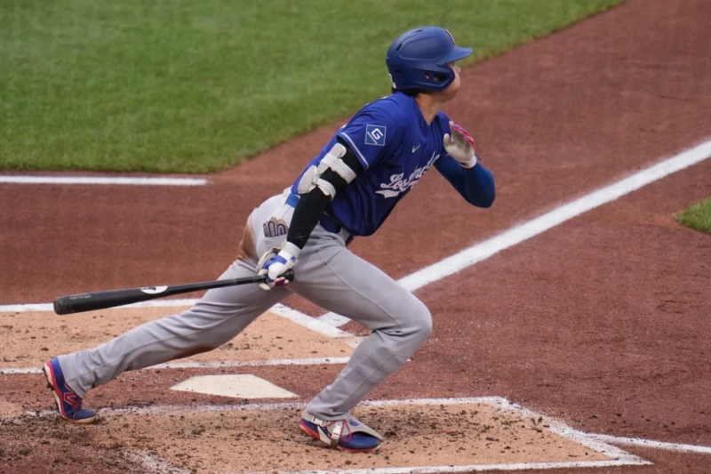 Ohtani da cuadrangular, pero sale por inflamación en el triunfo de Dodgers ante Piratas