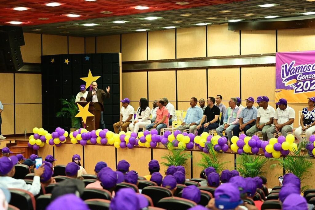 Equipo Gonzalo Castillo Presidente encabeza multitudinaria asamblea en Dajabón