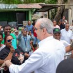 Abinader inaugurará este sábado en la provincia de Monte Plata dos carreteras y un techado escolar
