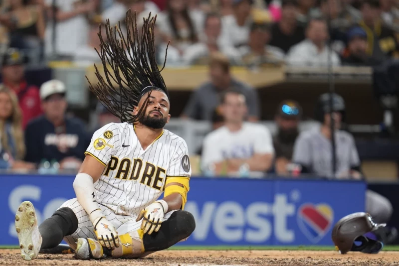 Fernando Tatis Jr. batea de 5-5 y los Padres superan 8-7 a los Rockies