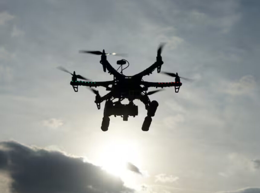 Un militar colombiano muerto y dos heridos en ataque con explosivos lanzados desde drones