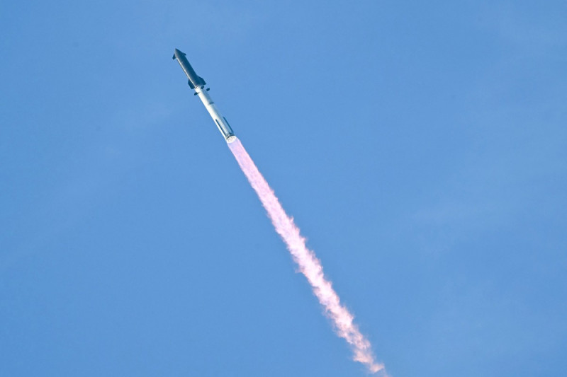 El enorme Starship, de SpaceX, es lanzado con la meta de su primer viaje orbital