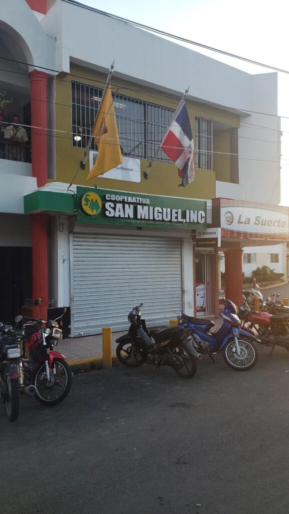Empleados de la JCE en Baitoa esperan el pago de horas extras
