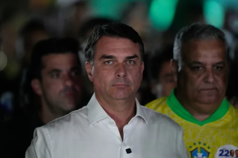 Lula tilda de «vergonzosa» la salida Flávio Bolsonaro