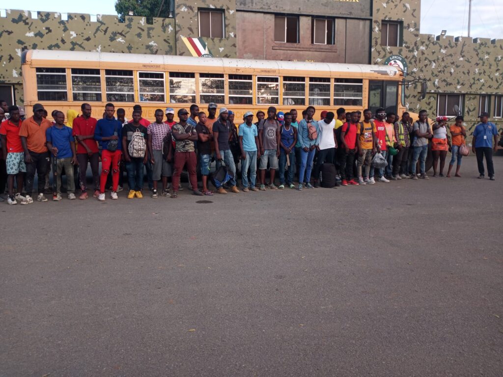 Migración y el ejército Dominicano  detienen 143 indocumentados durante interdicción en Montecristi