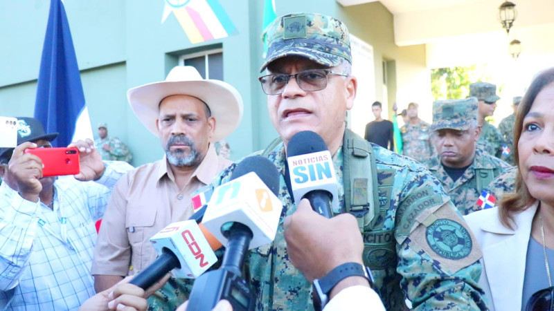 Comandante del Ejército dice no hay que hacer reforzamiento en frontera