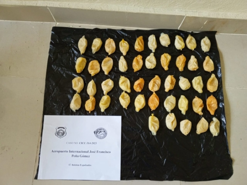Detienen a dominicano que pretendía viajar a Madrid con 45 bolsitas de cocaína en el estómago
