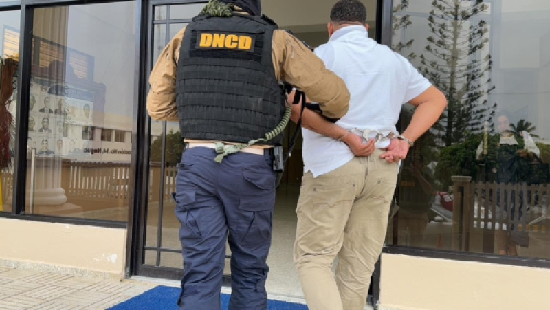 Apresan en SDE a supuesto miembro de una red de narcotráfico que enviaba drogas a Puerto Rico