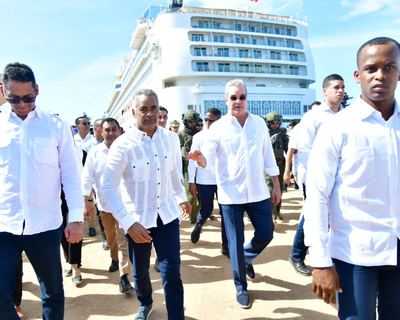 Cabo Rojo recibió crucero con 2,577 turistas a bordo