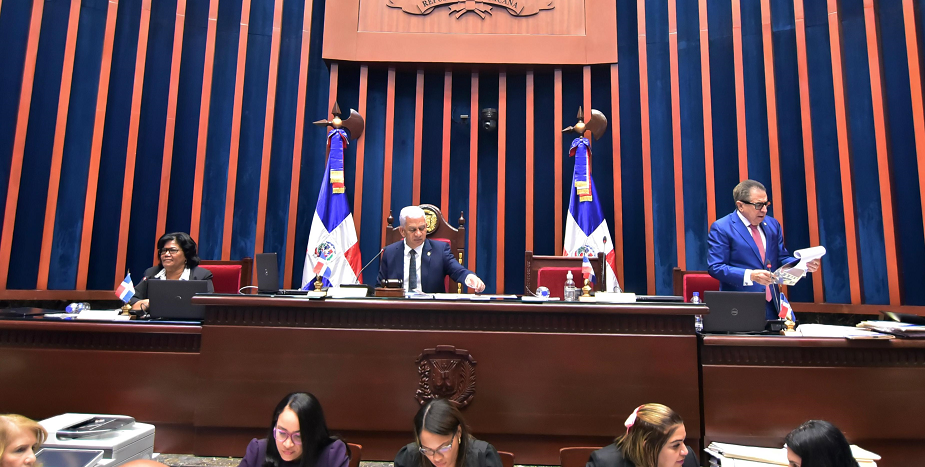Convierten en ley colocación de 344,000 millones pesos en bonos