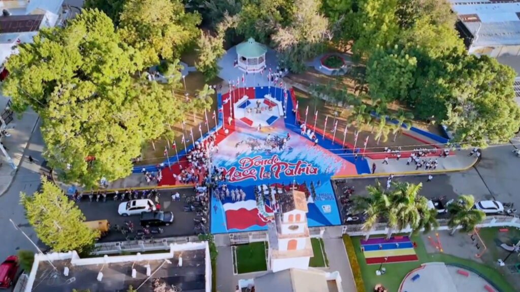Inauguración de la Plaza de la Bandera en el Parque Duarte del Municipio: Una celebración de los valores patrios