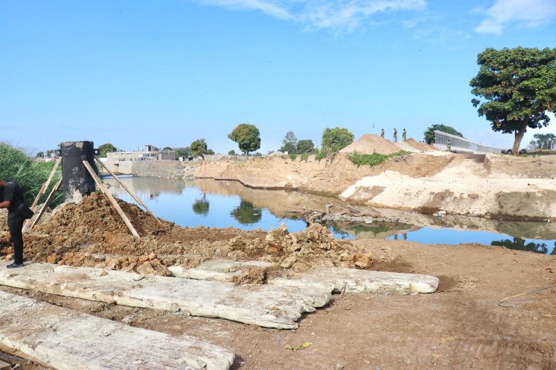 Autoridades construyen puente sobre río Masacre para facilitar patrullaje militar