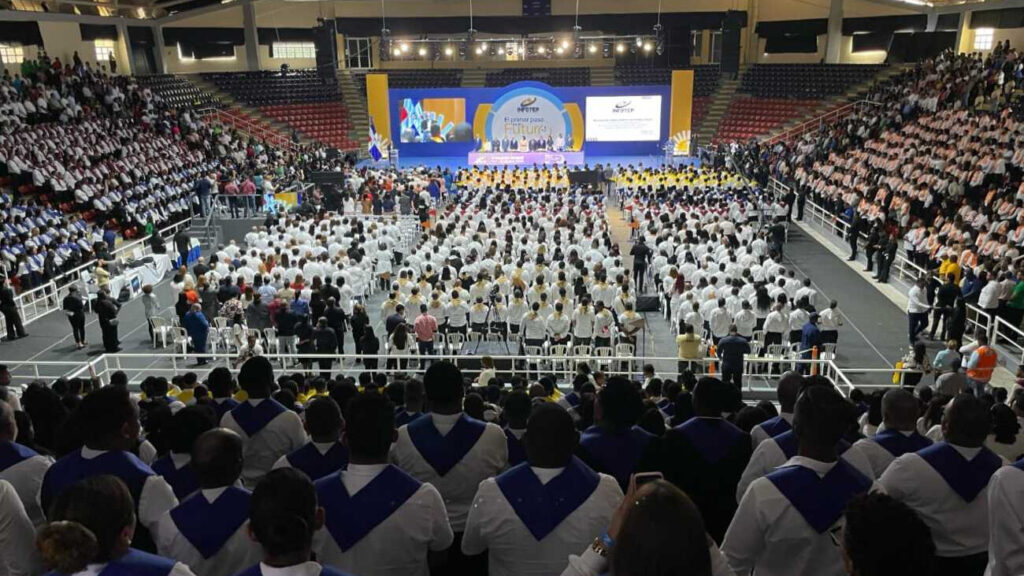 Infotep entrega títulos a más de tres mil 500 técnicos en graduación nacional ordinaria 2025