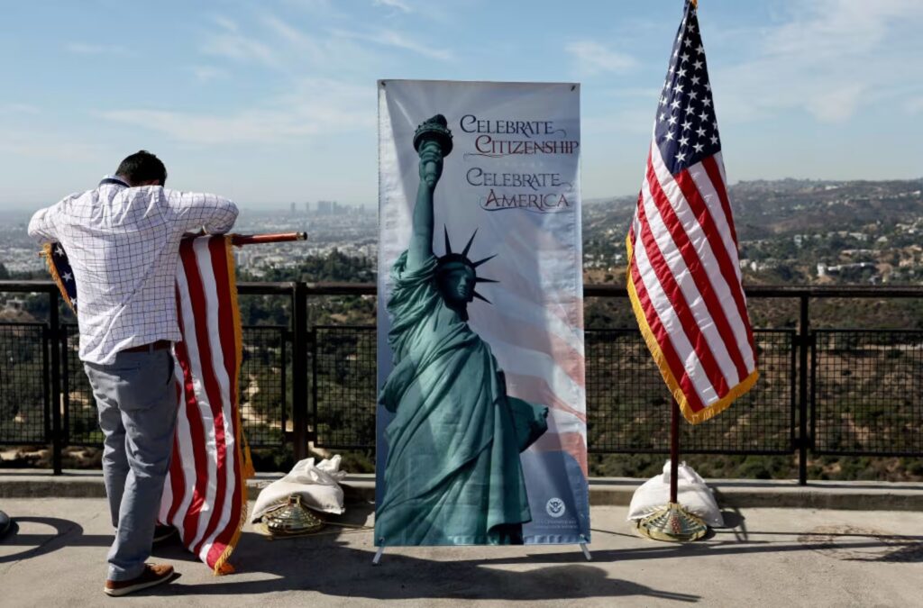 El Gobierno de Trump alista recursos para desnaturalizar a ciertos ciudadanos. ¿Quiénes deben estar alerta?