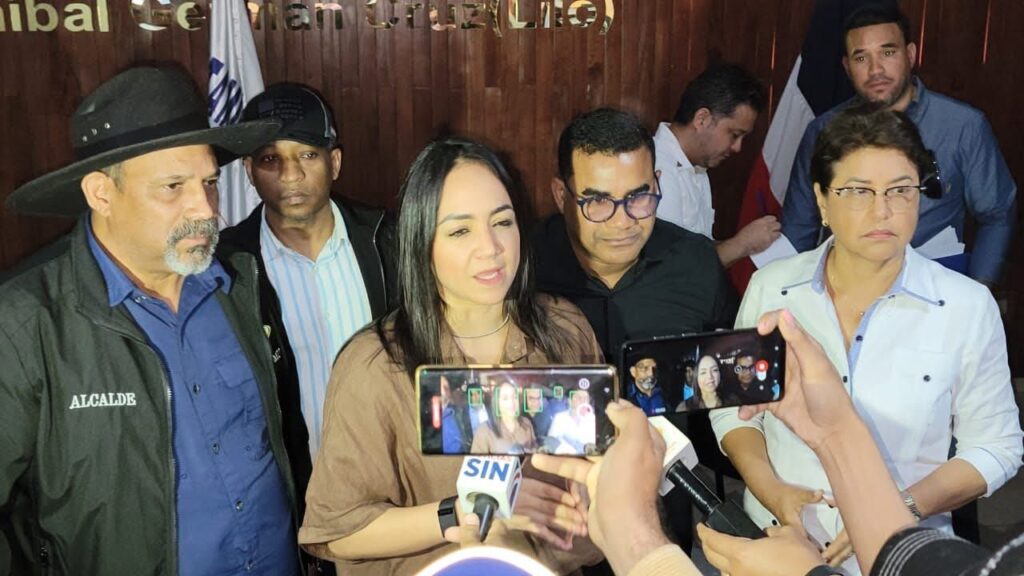 Alcalde Santiago Riverón se reúne con la ministra de Interior y Policía, alcaldes de la provincia de Dajabón y sus alcaldes pedáneos