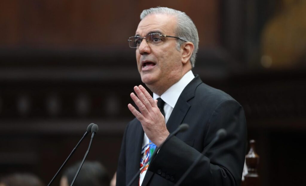 Abinader dice no tolerará presencia de pandillas haitianas en RD; firmó un decreto declarándolas terroristas
