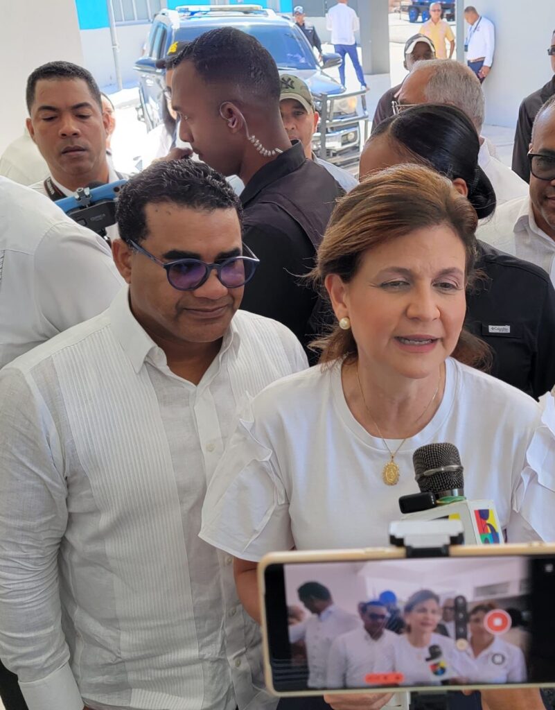 Vicepresidenta recibe solicitud de ambulancias para todos los municipios de Dajabón por parte del Diputado Tony Bengoa