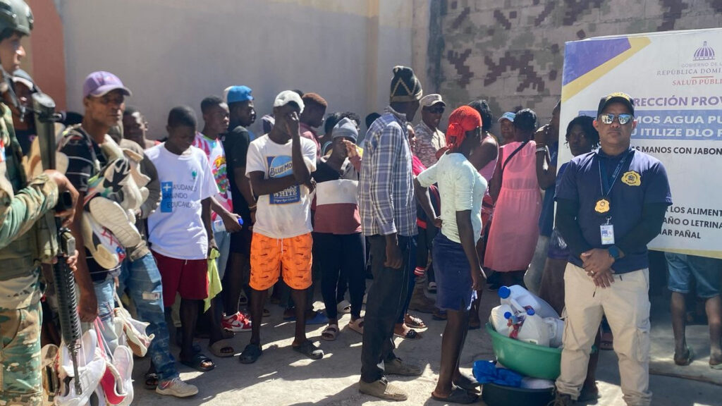 DGM repatría 322 haitianos indocumentados detenidos en operativos en la región fronteriza
