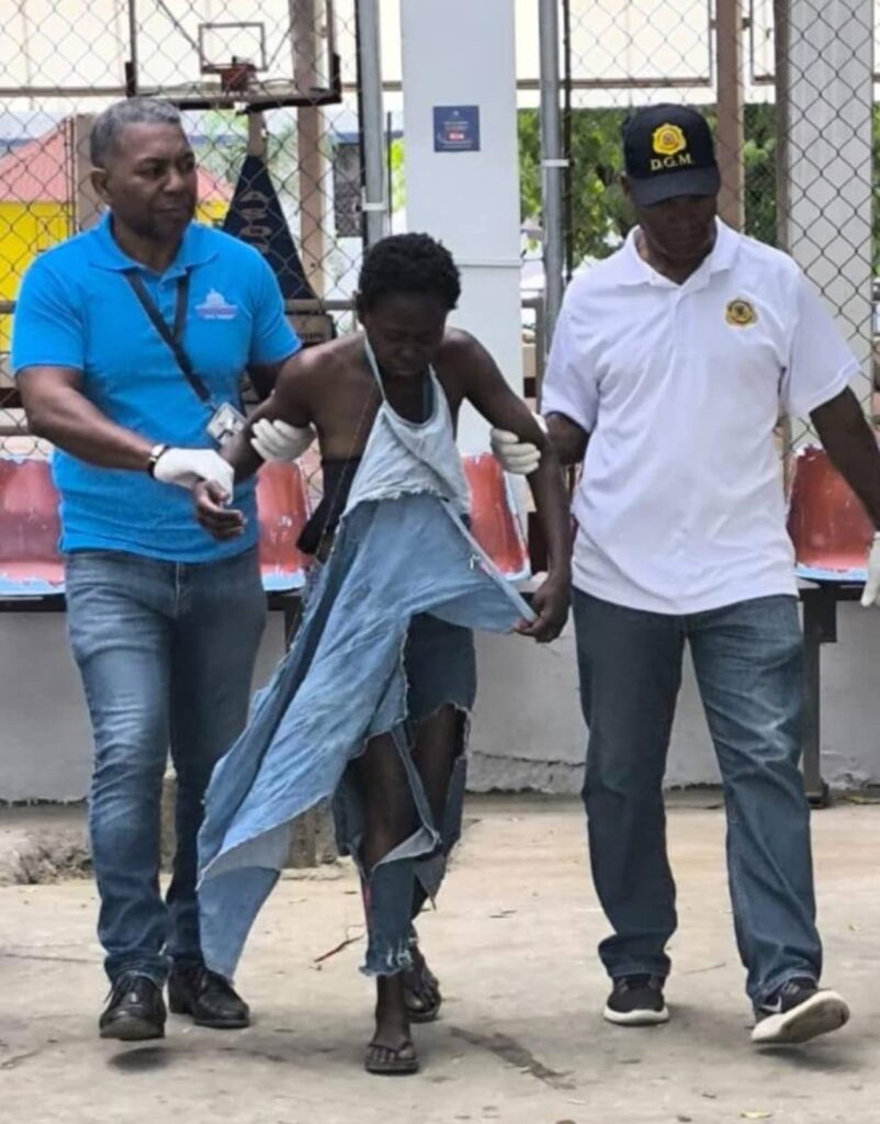 Salud Pública y Migración sacan enfermos mentales haitianos que deambulaban por las calles de Dajabón