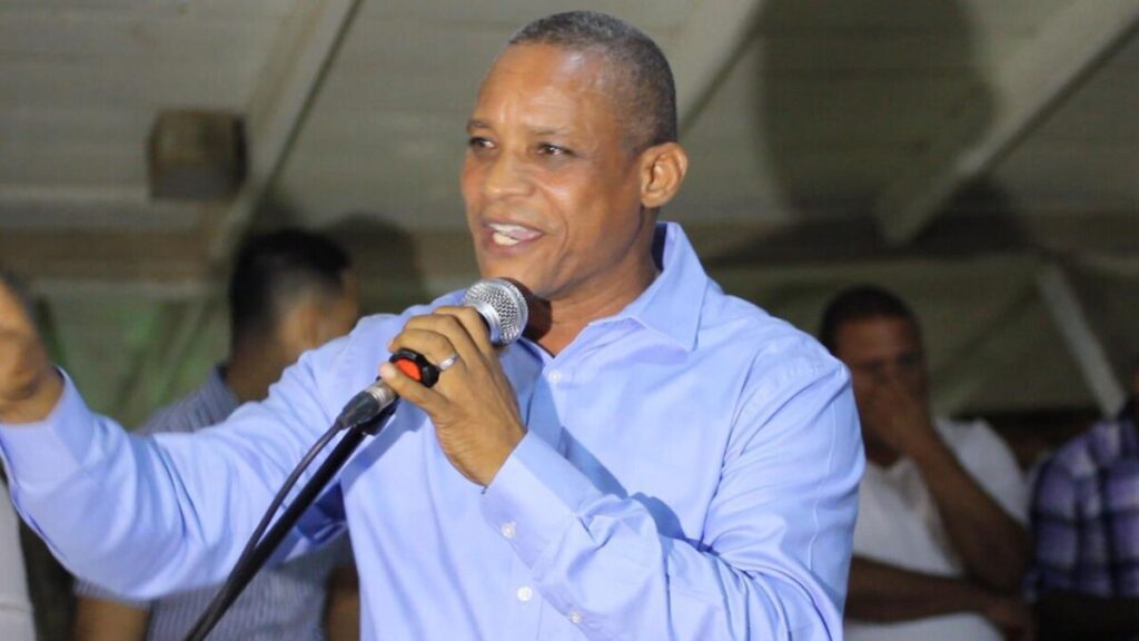 Alcalde de Montecristi declara inválidos carnés de la Policía Municipal