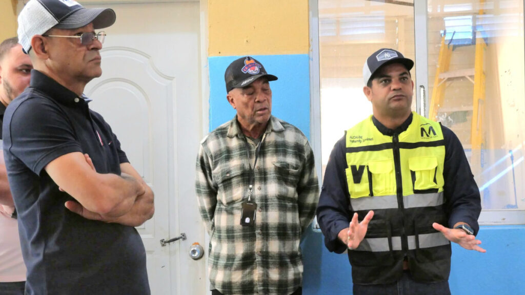 Alcaldía Mao anuncia aumento salarial a personal de matadero municipal