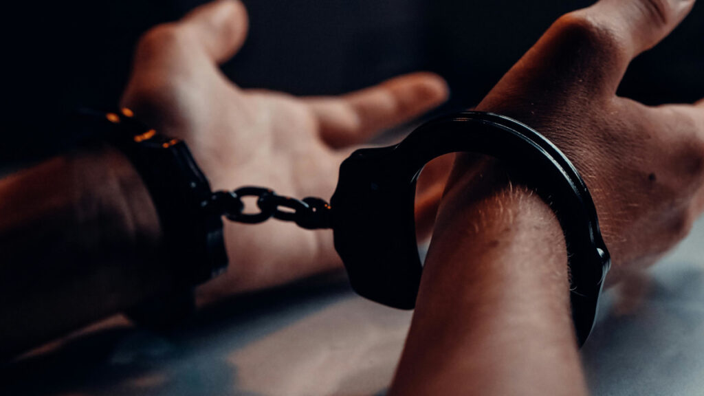 Condena contra hombre que abusó sexualmente de un adolescente
