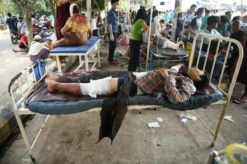 Suman 1,700 los muertos por sismo 7.7 en Birmania
