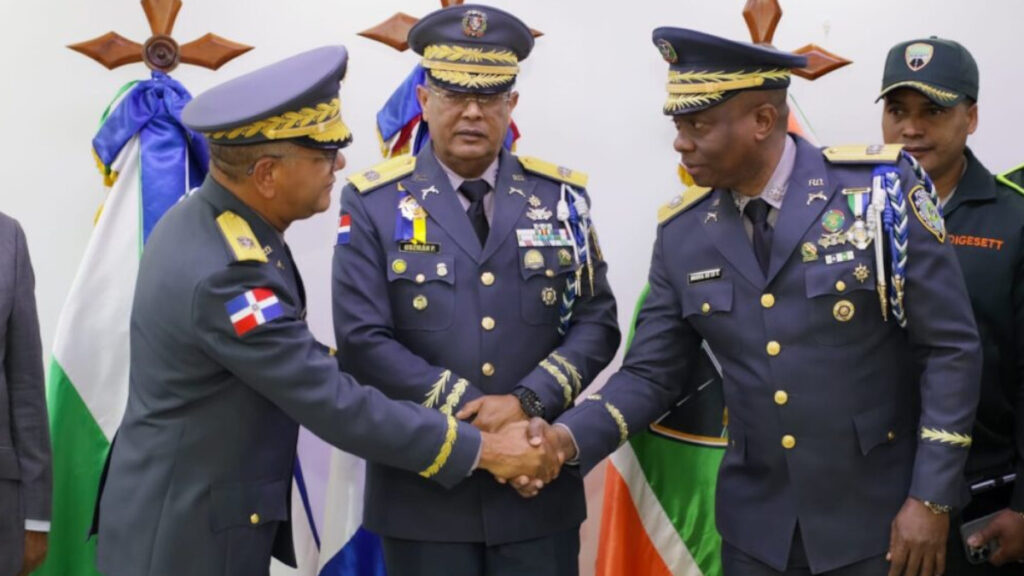 Director de la Policía Nacional posesiona al nuevo titular de la DIGESETT