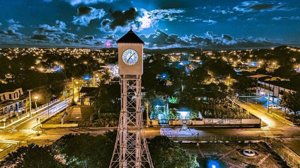 Anuncian instalación de 600 lámparas para el alumbrado público en Montecristi