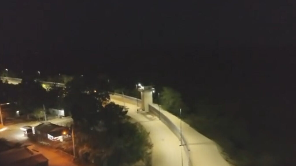 Presentan vista aérea de iluminación de muro fronterizo en Dajabón