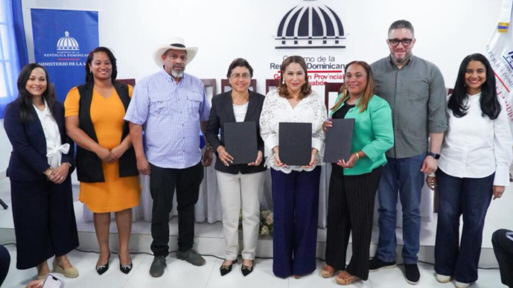 Ministerio de la Mujer asigna 20 millones a la Asociación de Mujeres en Dajabón
