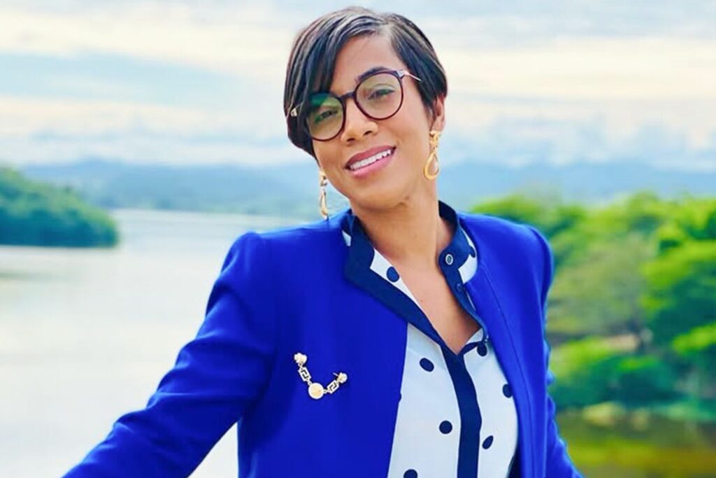 En medio de llanto y dolor reciben féretro de Gobernadora de Montecristi Nelsy Cruz