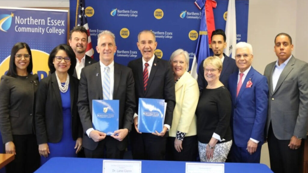 Mescyt y Northern Essex firman acuerdo para beneficiar jóvenes de RD y EE. UU.