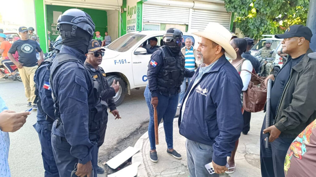 Mañana lunes se cumple plazo dado por el alcalde Santiago Riverón a los haitianos en condición irregular