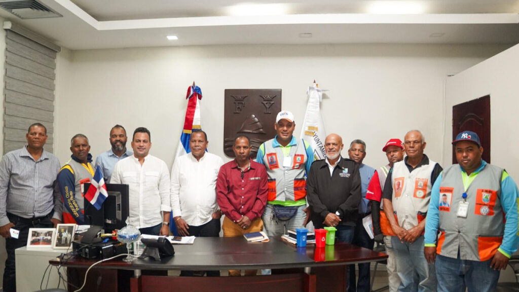 Autoridades y sector moto taxi busca soluciones para mejorar el transporte en Puerto Plata