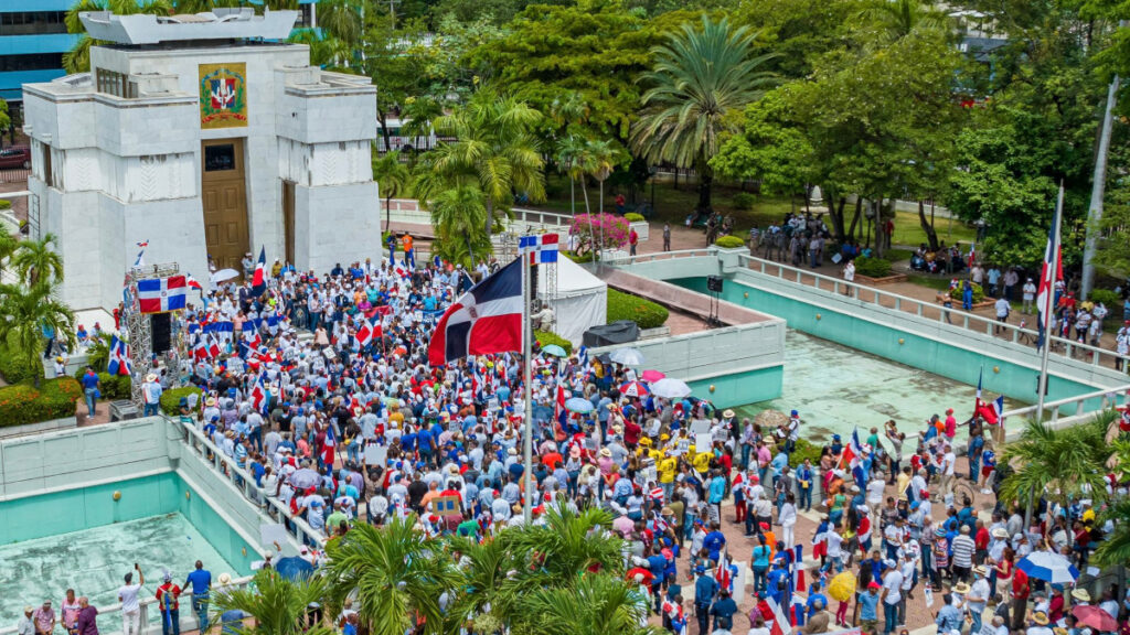 Antigua Orden Dominicana culminó marcha protesta al denunciar intentos de desestabilización por parte de infiltrados