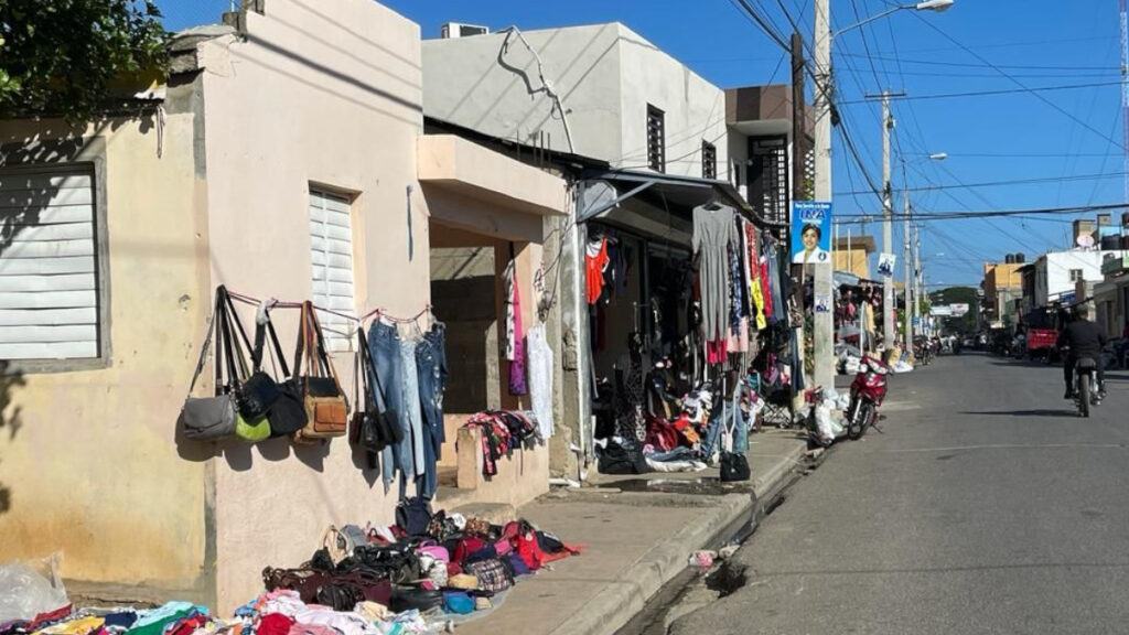Ayuntamiento de Dajabón anuncia desalojo comerciantes ambulantes en calle Capotillo