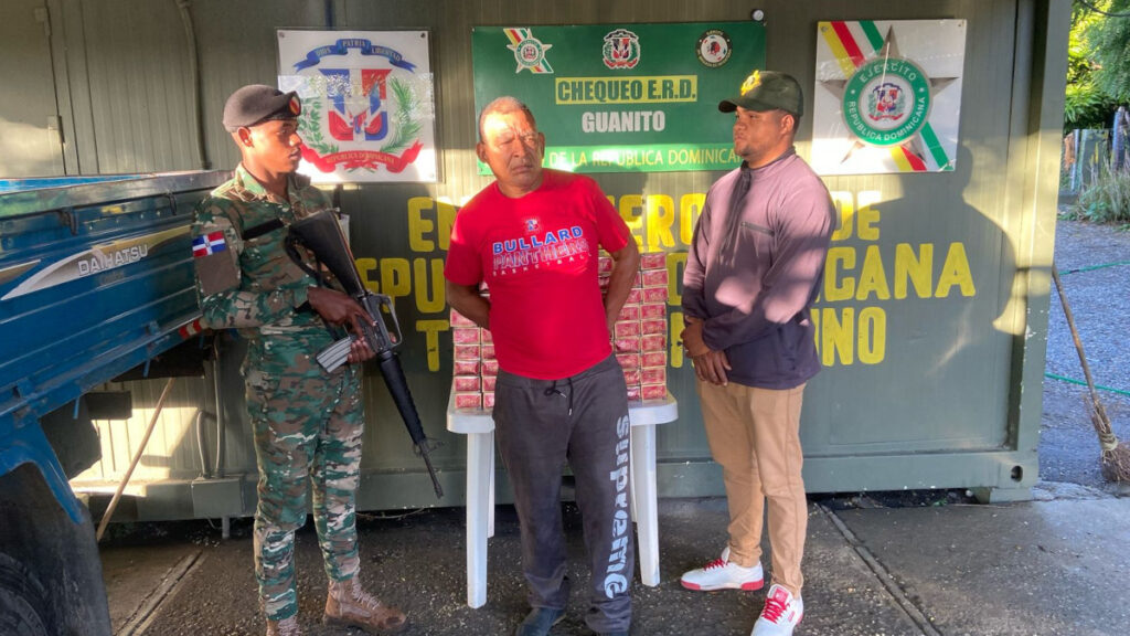Ejército decomisa contrabando de cigarrillos oculto en compartimentos de un camión en San Juan de la Maguana