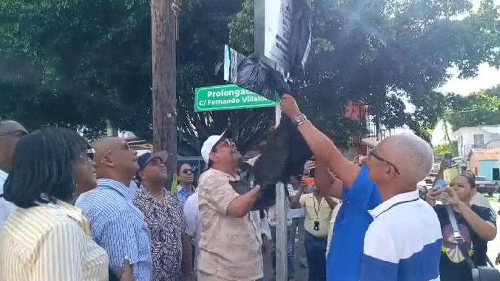 Alcaldía de Dajabón honra a Fernando Villalona con nombramiento de calle y reconocimiento a su trayectoria