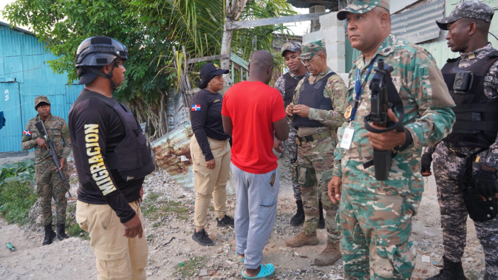 Refuerzan operativos de migración en el Hoyo de Friusa: 236 indocumentados apresados en 48 horas