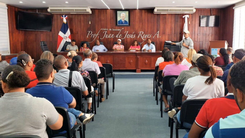 Alcaldía de Mao realiza reunión con organizaciones comunitarias para fortalecer participación ciudadana