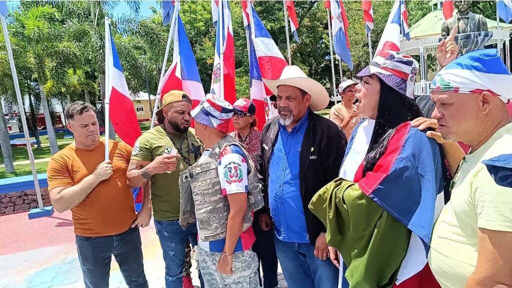 Grupos nacionalistas se movilizan en Dajabón en respaldo al alcalde Riverón tras el plazo de 5 días a migrantes haitianos