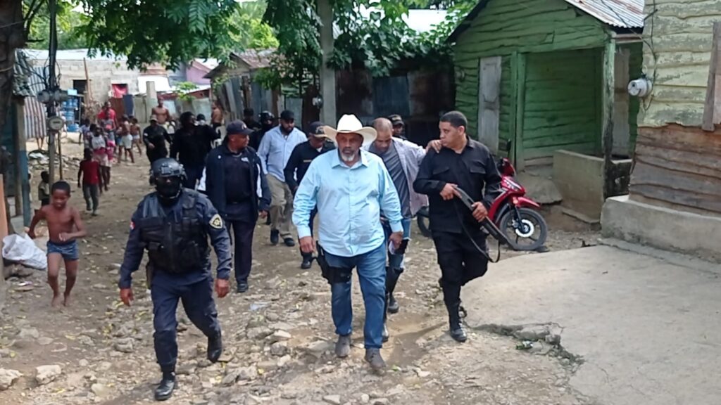 Alcalde Santiago Riveron da un plazo de 5 días a extranjeros Haitianos en condiciones irregulares abandonar el municipio