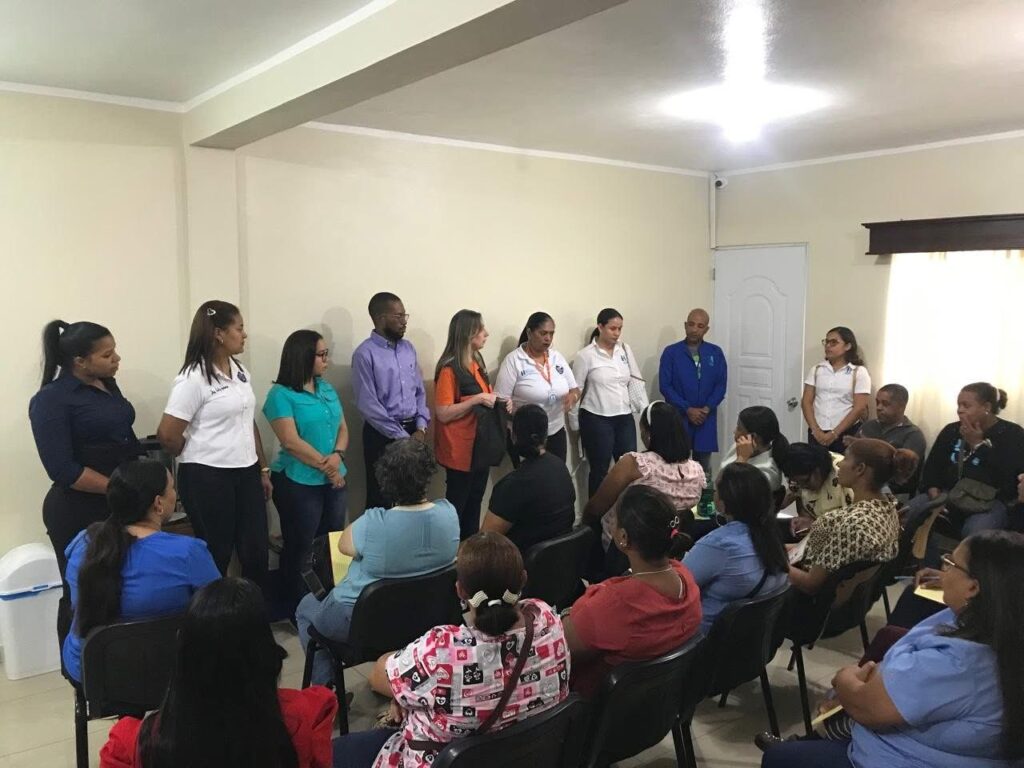 UNFPA imparte taller a personal médico en Partido; expone sobre enseñanza y uso de simuladores