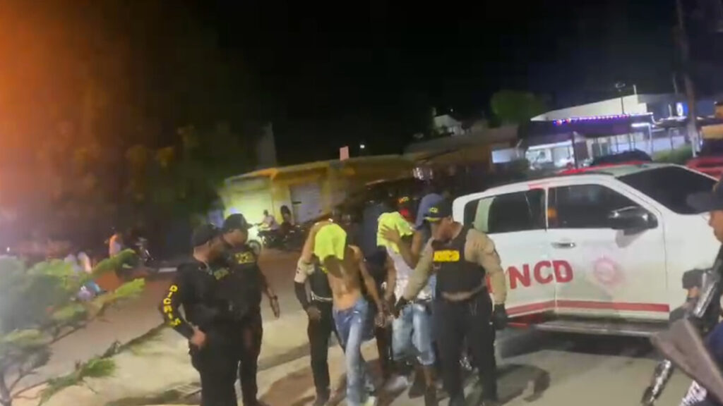 DNCD apresa a cuatro personas durante allanamiento en Dajabón