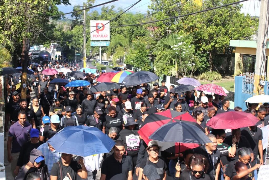 Organizaciones marchan en Villa Los Almácigos en demanda de obras viales y en rechazo a la exploración minera