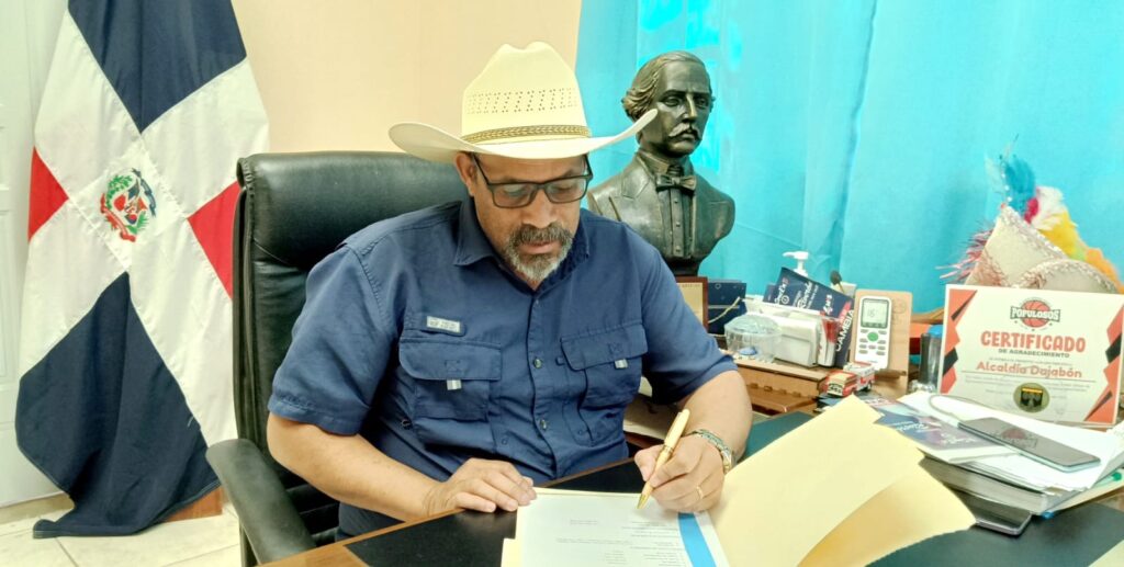 Alcaldía de Dajabón anuncia aumento salarial del 10% para trabajadores de ornato y seguridad