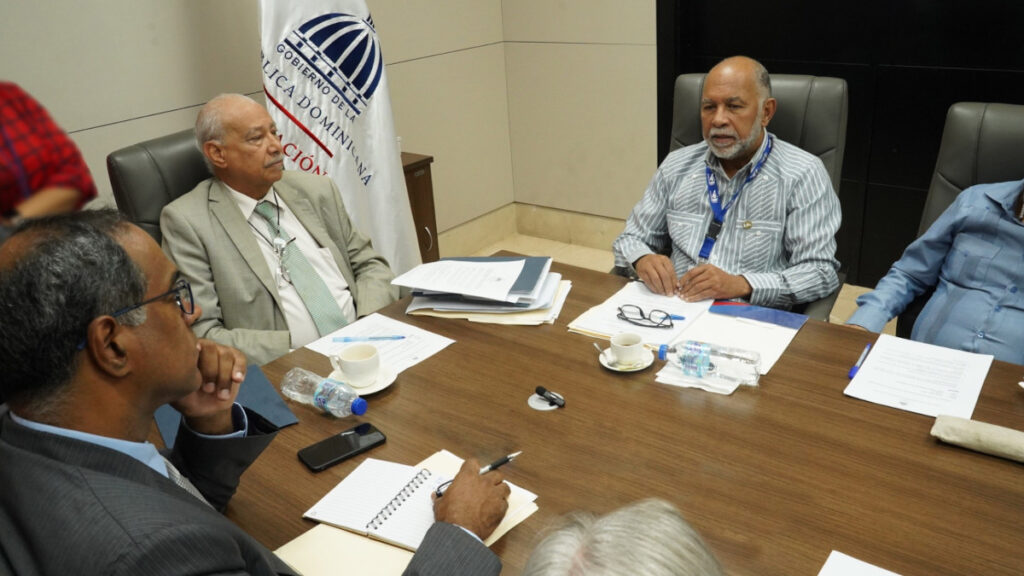Minerd comparte con ADP plan de implementación de la Evaluación de Desempeño Docente
