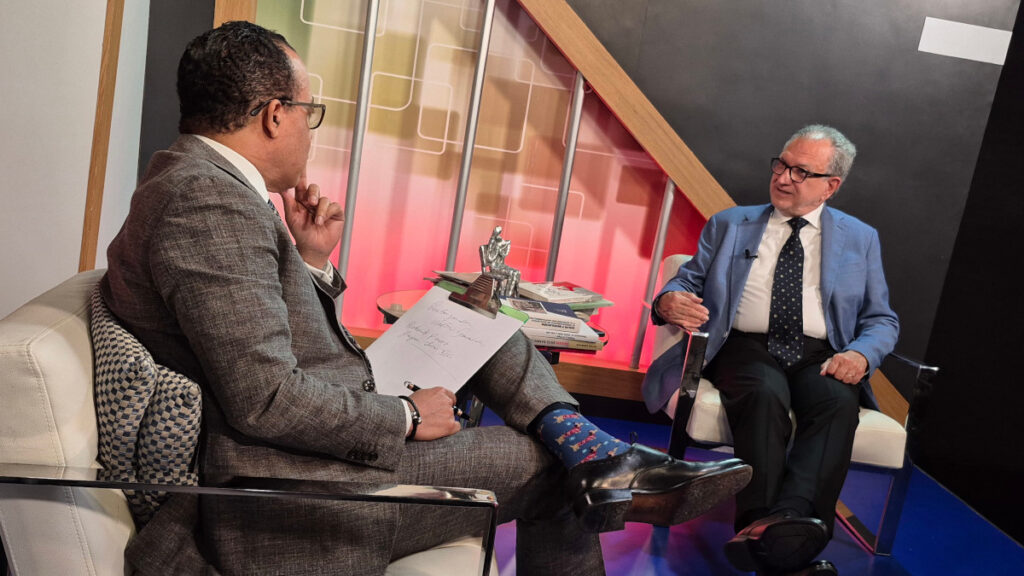 Exembajador Víctor Grimaldi entiende no habrá un cambio en conducción de la Iglesia, pero sí en los dicasterios